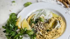 Receita. Este húmus de tremoço é uma entrada perfeita para jantares de amigos