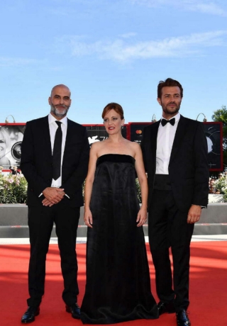 35573445_26978055_WEB