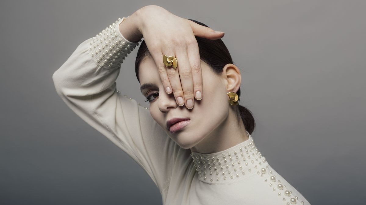 Vanglória – Anel Golden Spiral II em prata dourada 147,60€ – Brincos Golden Spiral II em prata dourada 159,90€_1200_800