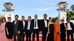 Elenco de 'A Herdade' no Festival de Cinema de Veneza [Fotografia: Ettore Ferrari/EPA]