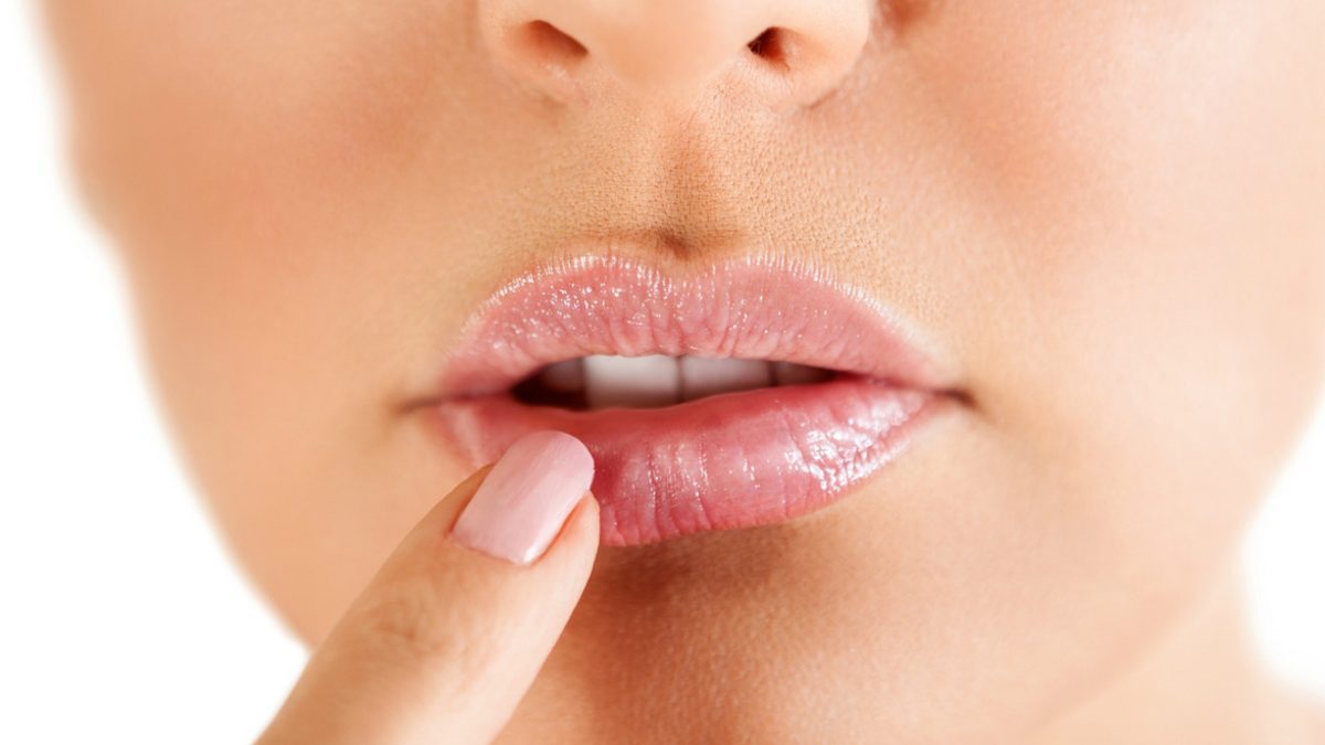 lábios gretados istock lábios gretados istock