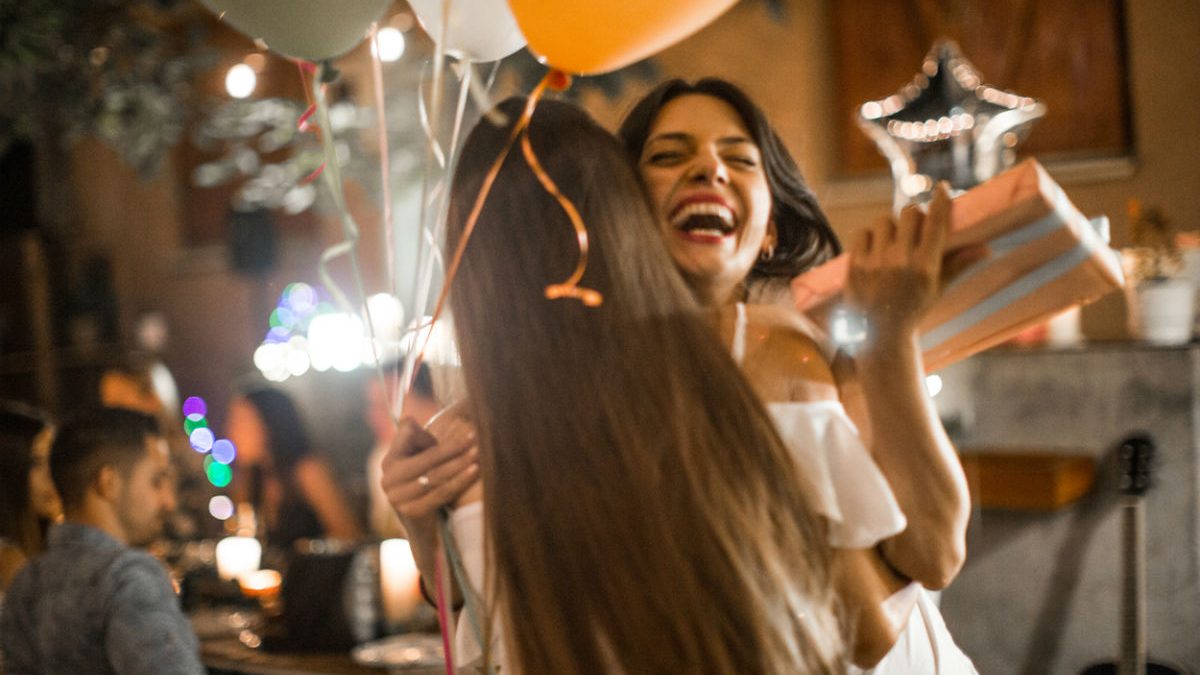 iStock-1098331114amigas