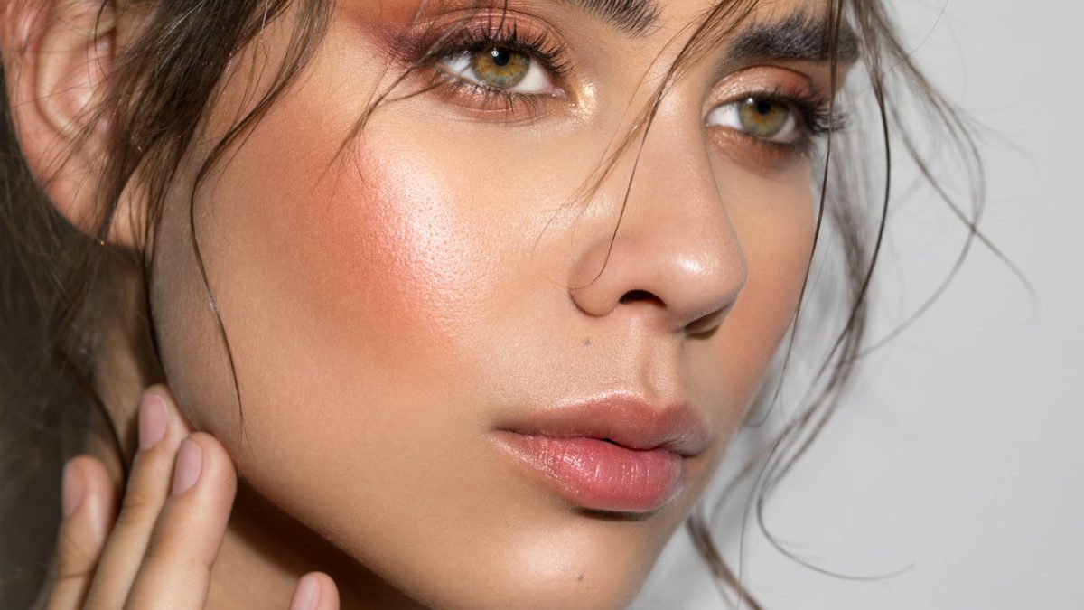 iStock-1126913925makeup