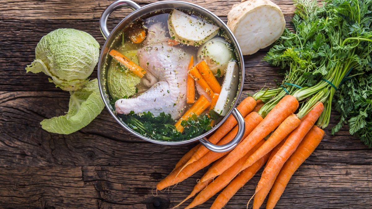 caldo carne istock red