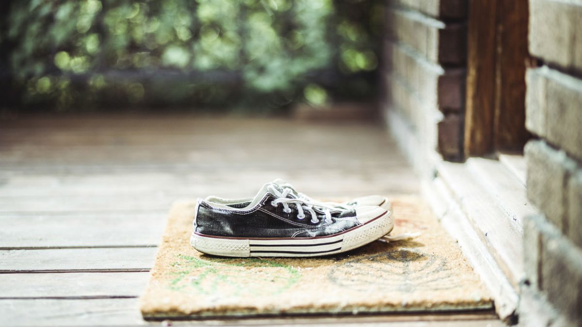 iStock-1127871404sapatosporta