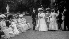 mulheres roupa século XX exposição
