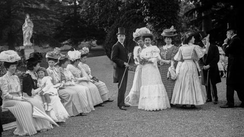 mulheres roupa século XX exposição