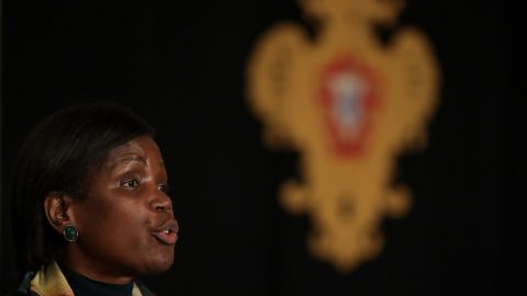 Francisca Van Dunem mulher polémica currículo procuradora