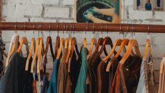 roupa cores parecer mais alta azul preto verde castanho