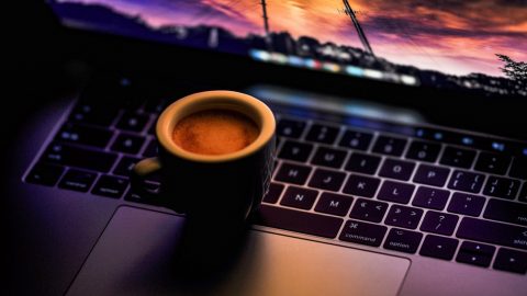 Funciona melhor de madrugada? Estudo diz que tem maior probabilidade de ter problemas