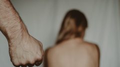 violação crime público pornografia