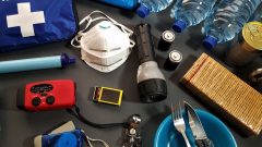 Kit emergência sismo cuidados a ter proteção civil desastre natural acidente