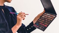 Maquilhagem escura mulher homem estudo