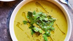 Demasiado calor três sopas frias experimentar comida alimentação