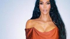 Kim Kardashian filhos gravidez pós-parto autoestima