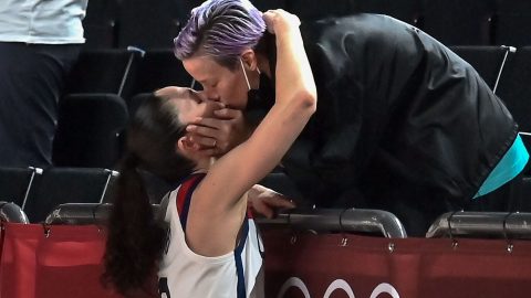 Megan rapinoe Sue Bird Beijo Jogos Olímpicos Tóquio Toquio2020