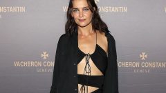Katie Holmes estrias
