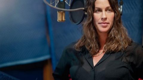 Alanis Morissette violação vítima 15 anos jagged documentário