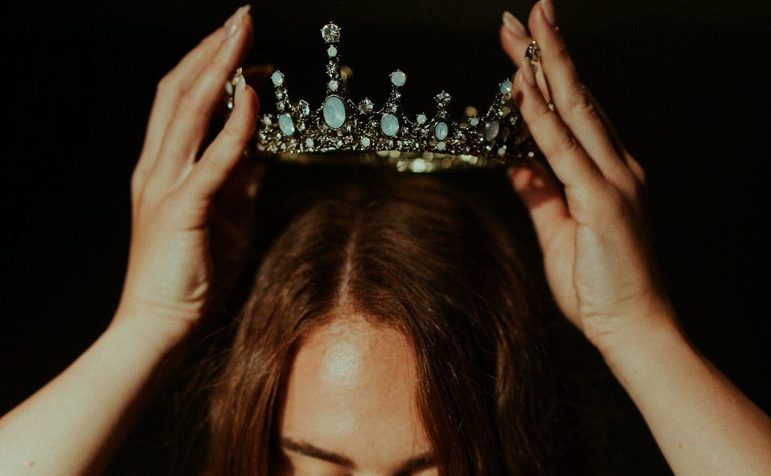 coroa jared-subia-QczH4IiPNx0-unsplash