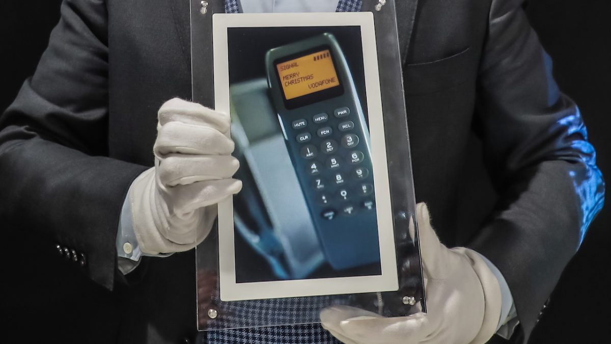 Merry Christmas, the first SMS in history to be auctioned in Paris