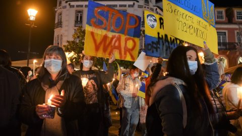 Ohlana, de 19 anos, pede o fim à Guerra. A jovem veio ter com a mãe há quatro anos