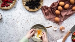 Sugestões pequeno-almoço Dia dos Namorados mulher homem casal comida