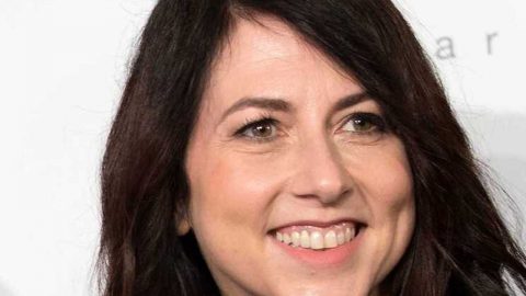 Mackenzir Scott doa milhões ONG