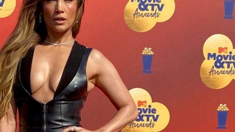 jennifer Lopez colete tendência 2022