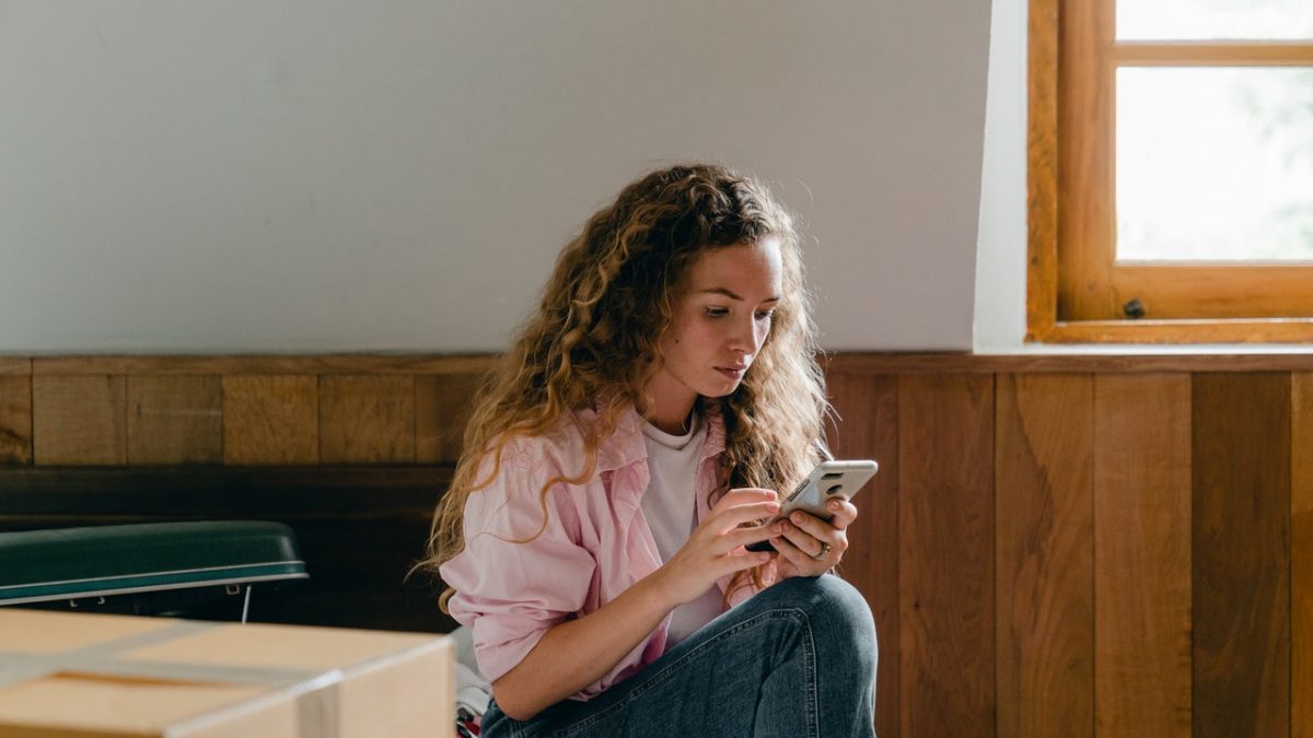 pexels-ketut-subiyanto-4246035