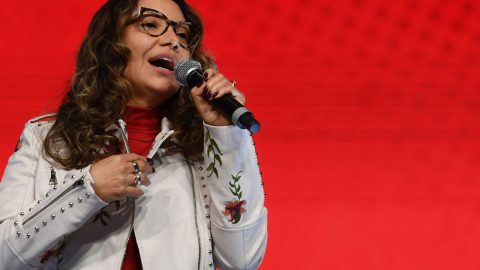 causas primeira-dama Janja da Silva e Lula da Silva em noite de vitória eleitoral na corrida à presidência do Brasil. Lula ganhou mandato pela terceira vez [Fotografia: CARL DE SOUZA / AFP]