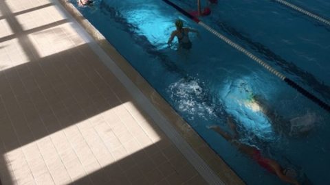 Piscina Vouzela anúncio menstruação