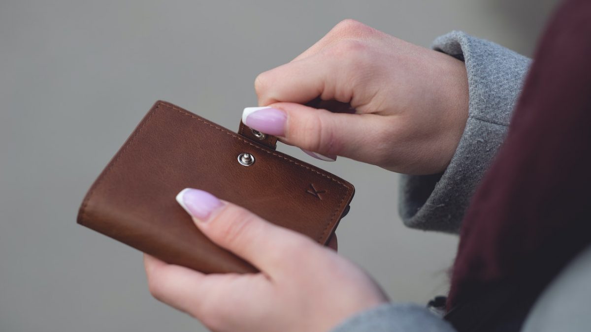 pexels-emil-kalibradov-7085779