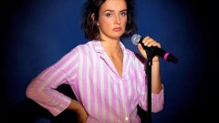 Mariana Cabral Bumba na Fofinha espetáculo Stand up comedy Suar do Bigode