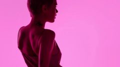 pantone cor 2023 viva Magenta