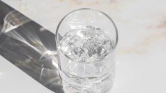 Estudo água recomendado saúde corpo mente mulher