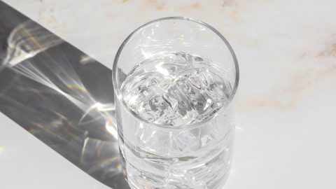 Estudo água recomendado saúde corpo mente mulher