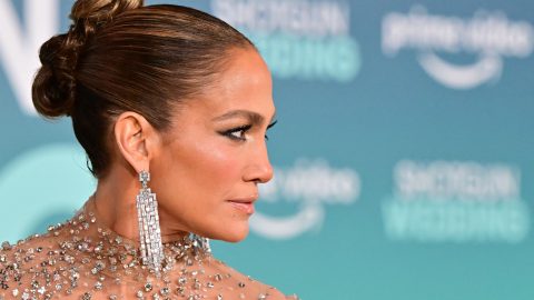 Jennifer lopez nua campanha sapatos cabelos