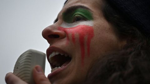 estudantes alunas Irão 13 mil raparigas