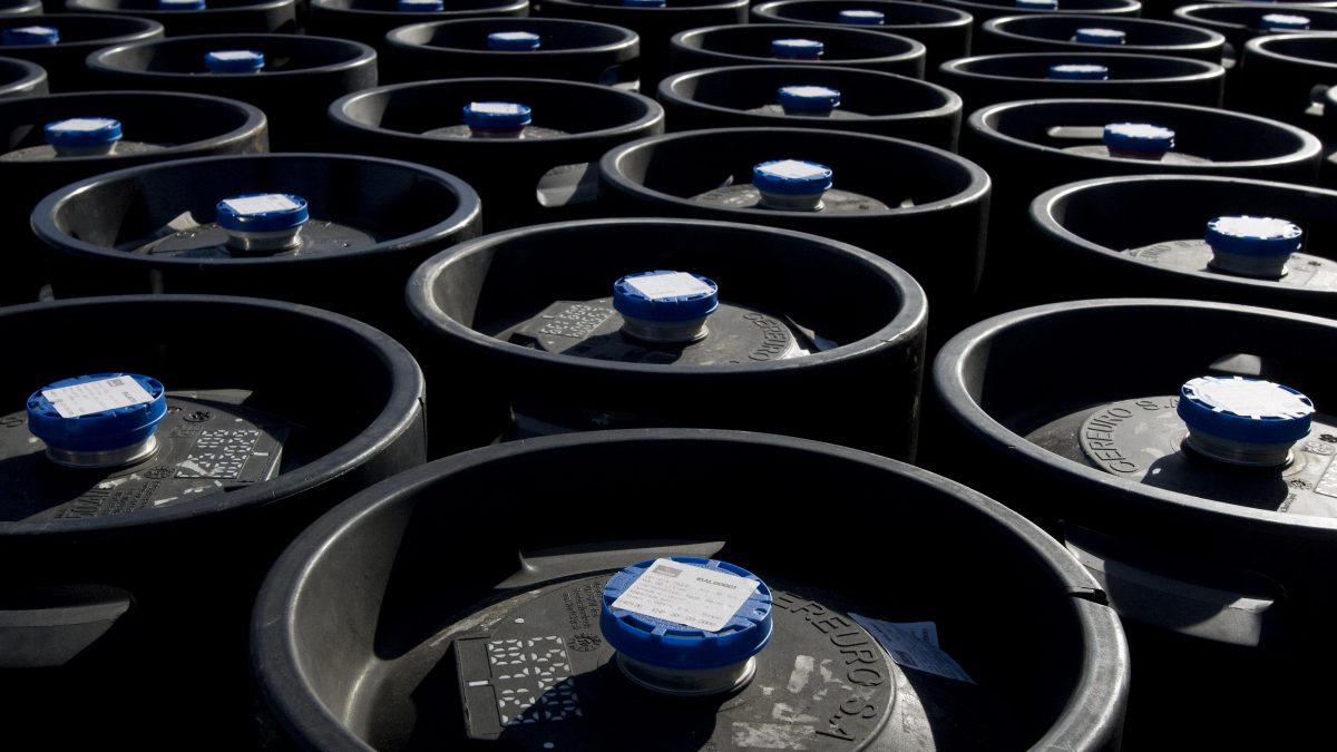 Preparacao da festa da semana academica em Lisboa, no parque da Bela