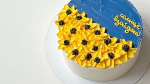 Bolos anti putin guerra ucrânia pasteleira detida