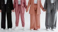 batom Vermelho robustez braços flacidos sororidade