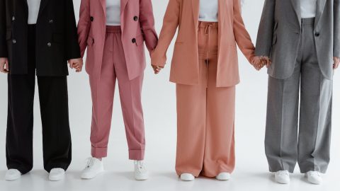 batom Vermelho robustez braços flacidos sororidade