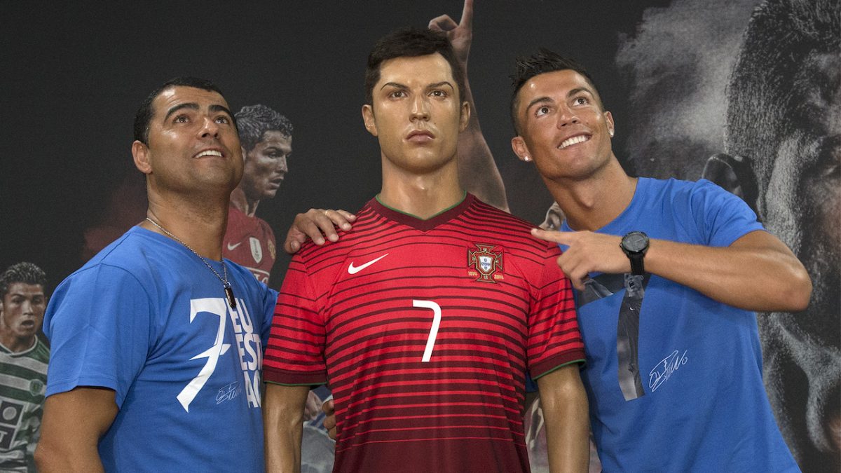 Cristiano Ronaldo visita o museu CR7