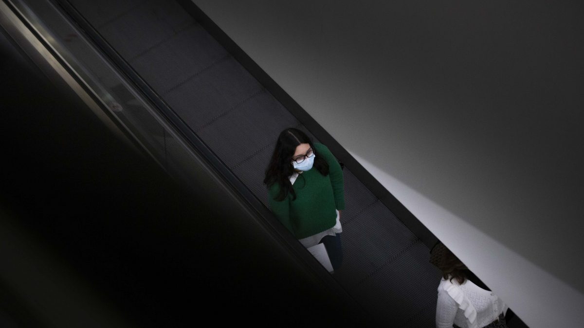 Uso de mascara no centro comercial