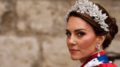 Kate Catherine Middleton tiara coroa folhas mcQueen