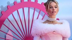 Margot Robbie loura cabelo escuro