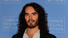 Russell Brand violação