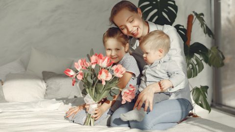 Madrastas e padrastos podem pagar pensão de alimentos, mas só nestas circunstâncias Livro Rute Agulhas