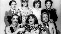'O Tal Canal', programa de Herman José (na foto ao centro, em baixo) com Helena Isabel, Natália de Sousa, Lídia Franco, Margarida Carpinteiro, Manuel Cavaco e Vítor de Sousa vai regressar com episódio especial na RTP1 para celebrar 40 anos de existência [Fotografia: Arquivo Global Imagens]