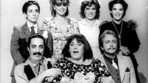 'O Tal Canal', programa de Herman José (na foto ao centro, em baixo) com Helena Isabel, Natália de Sousa, Lídia Franco, Margarida Carpinteiro, Manuel Cavaco e Vítor de Sousa vai regressar com episódio especial na RTP1 para celebrar 40 anos de existência [Fotografia: Arquivo Global Imagens]